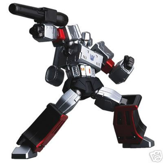 Illustration for article titled Vintage Transformers Kick New Transformers' Ass
